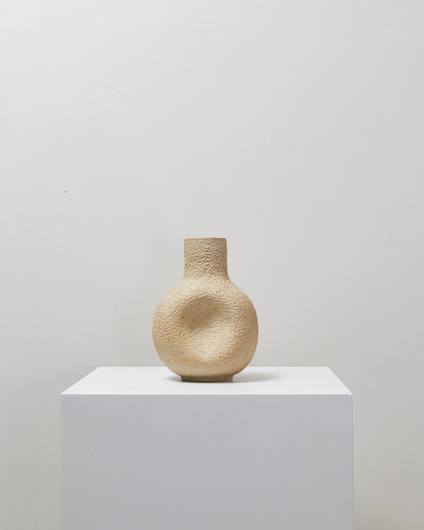 Curvy Vase - with dot dot dot texture