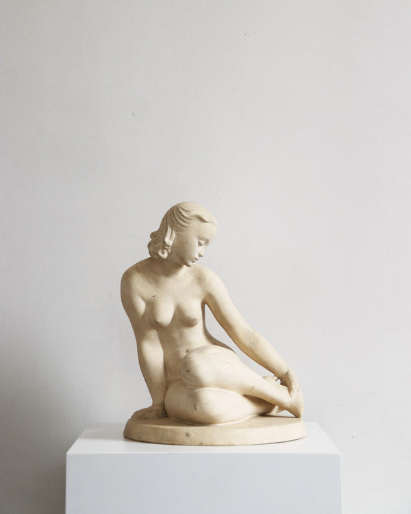 270. Sculpture of a lady